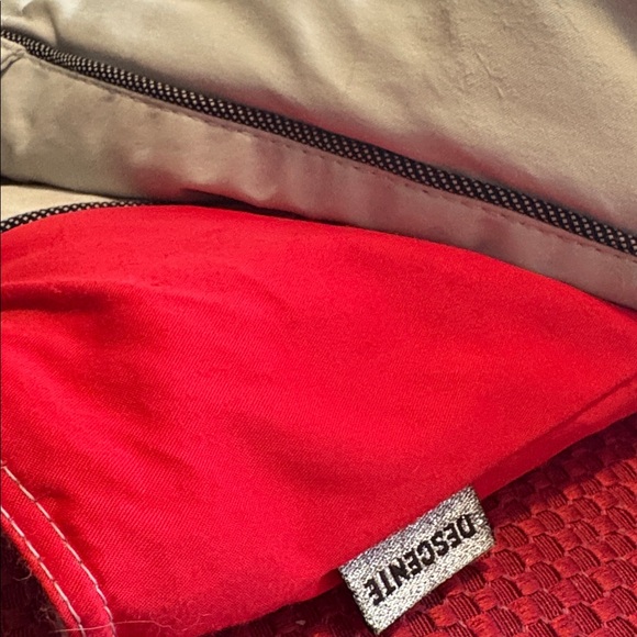 Descente - Picture 7 of 15